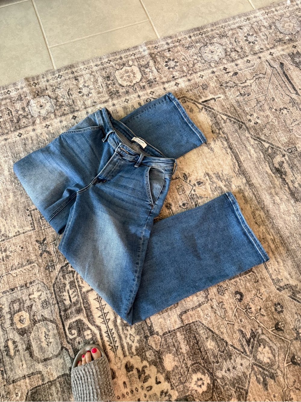 Women’s High Rise Wide Leg Jean